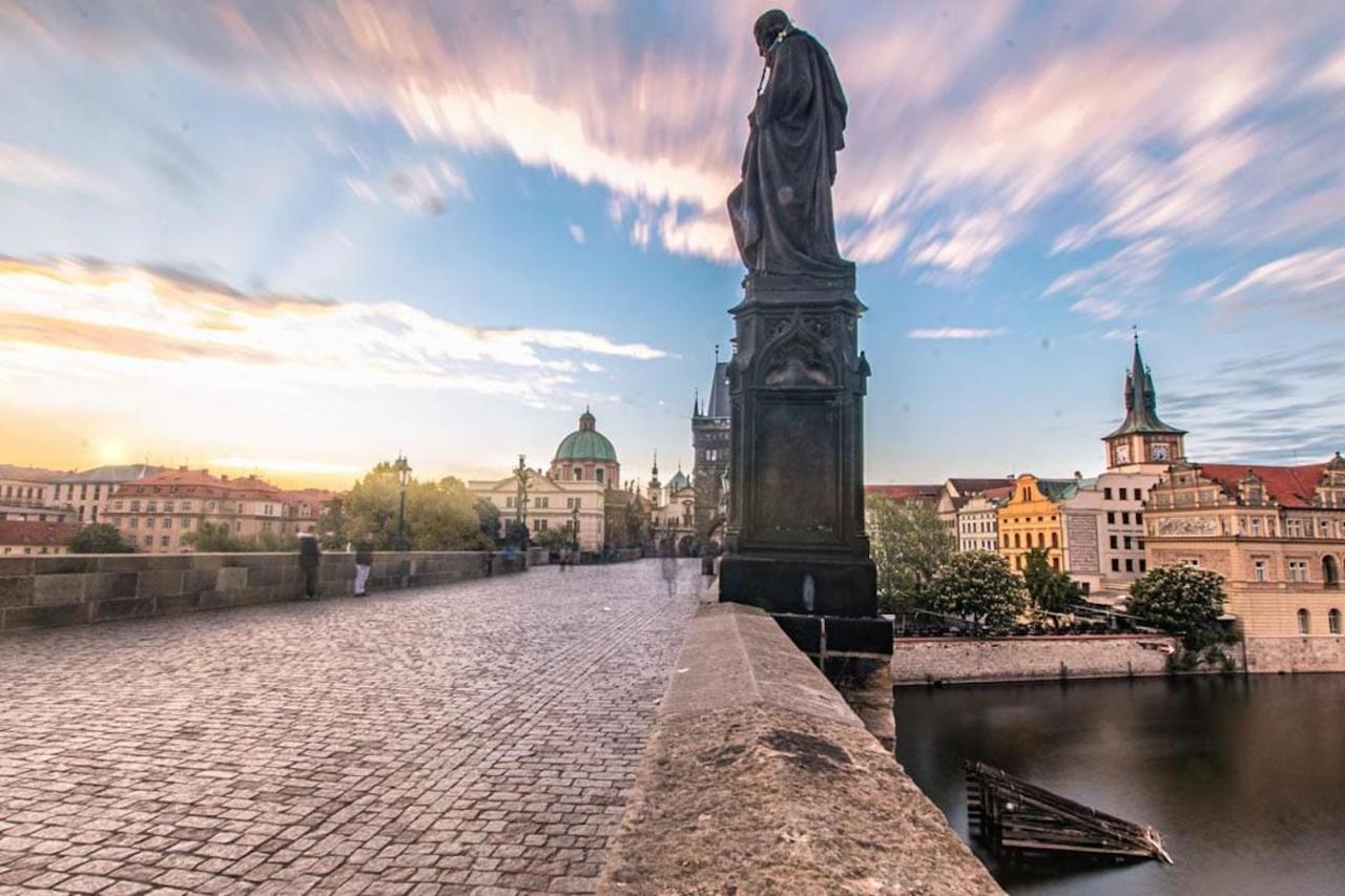 White Swan Boutique Apartments Praga Exterior foto